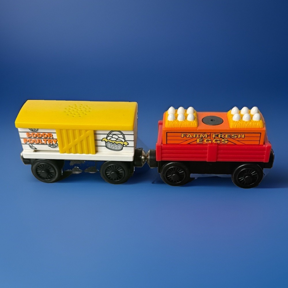 ⁠Thomas Wooden Railway Train Sodor Poultry Cars Farm Fresh Eggs Sound WORKS MINT